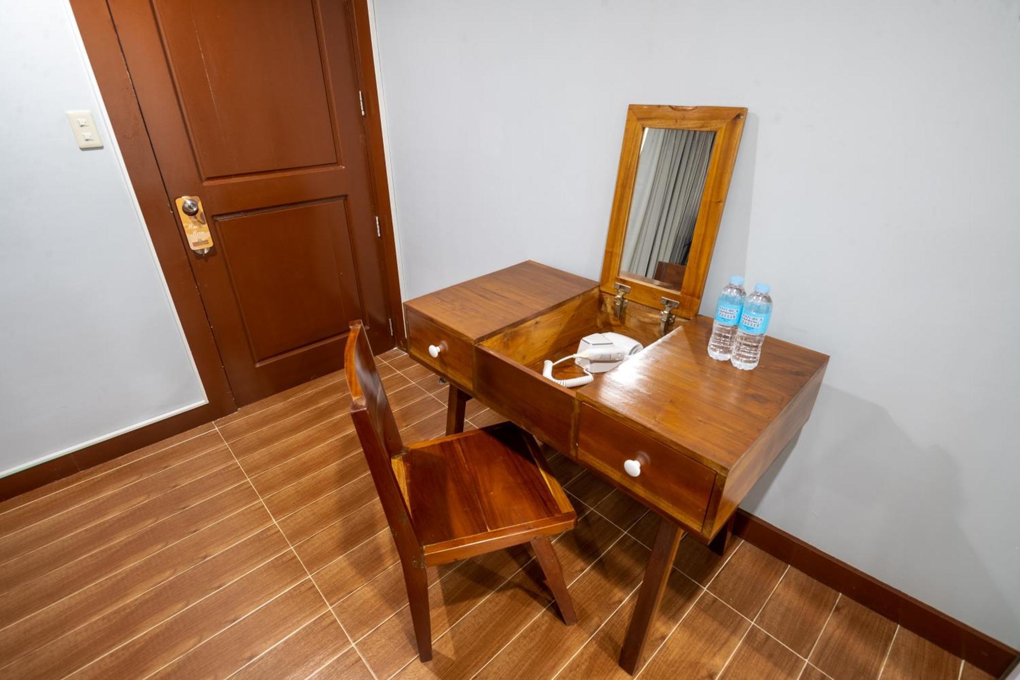 One Averee Bay Hotel Корон Экстерьер фото