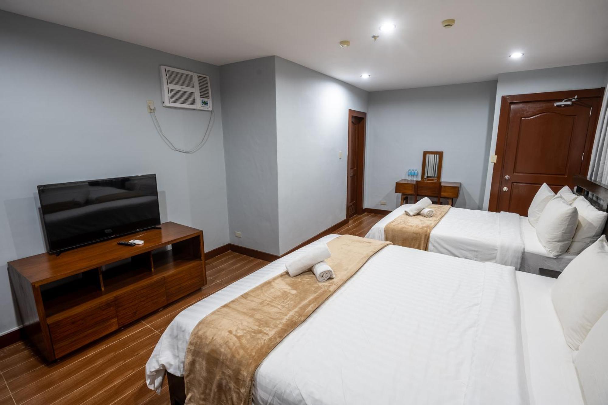 One Averee Bay Hotel Корон Экстерьер фото